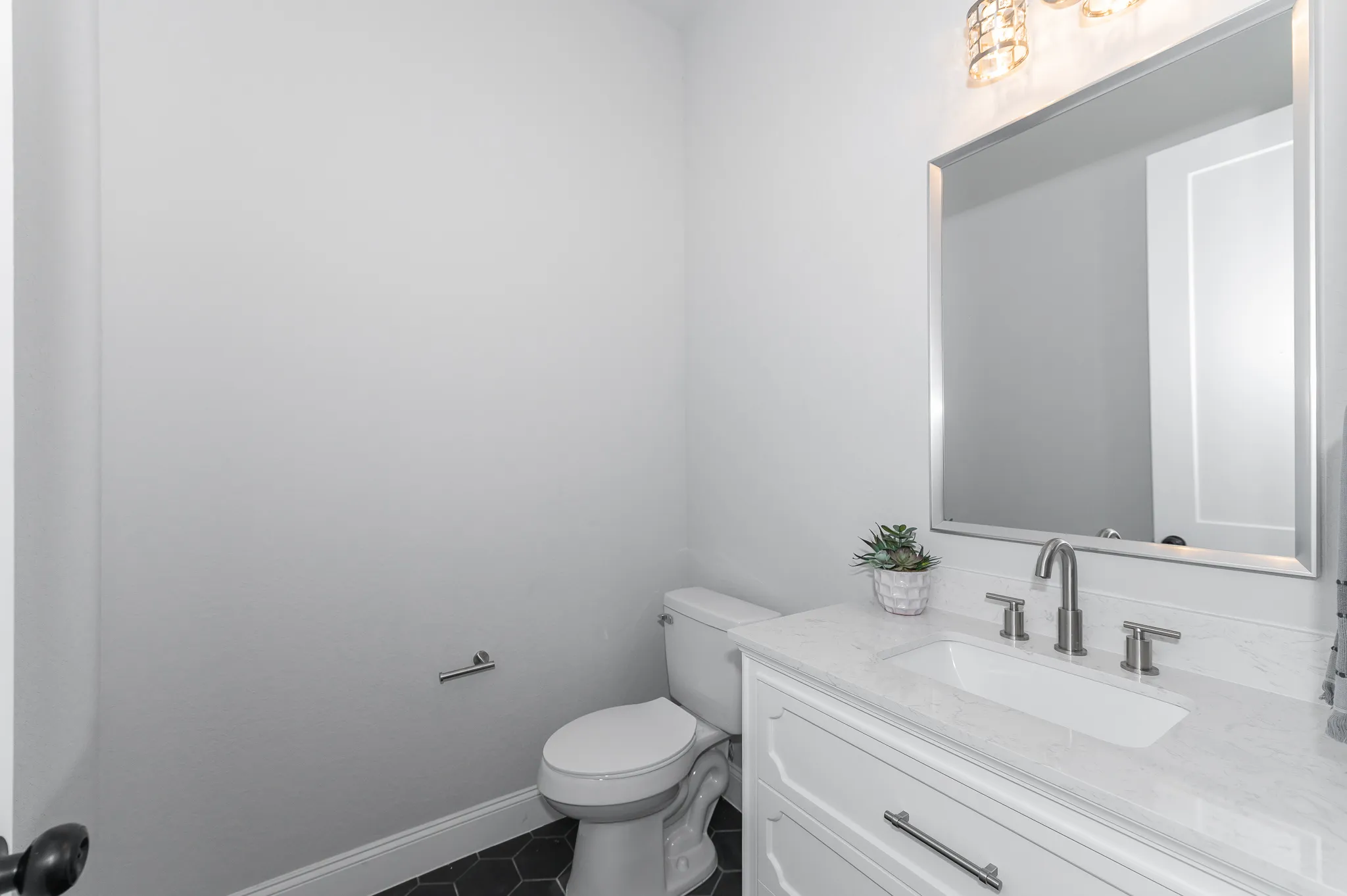 819 Saint James photo 35