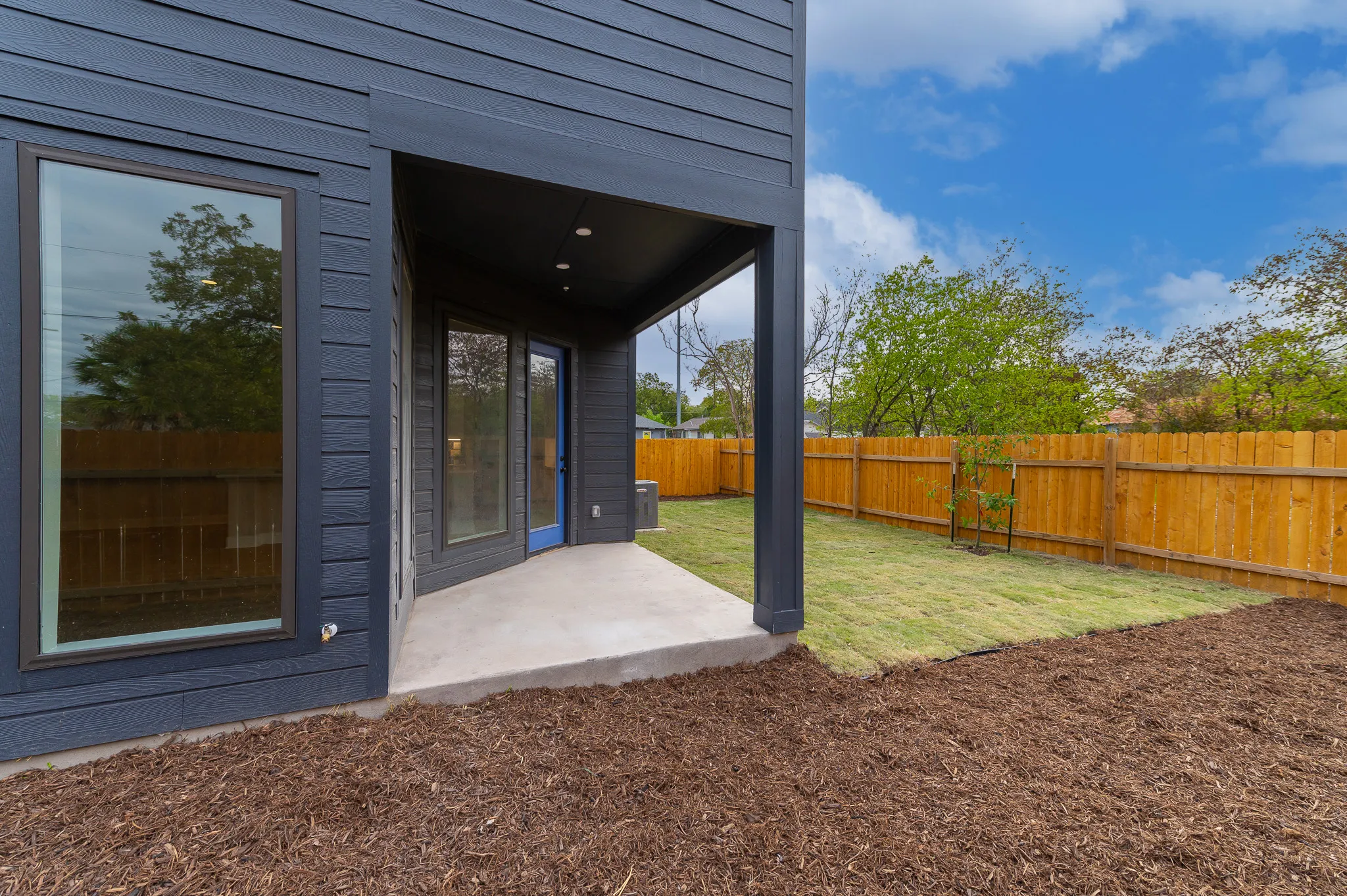 819 Saint James photo 36