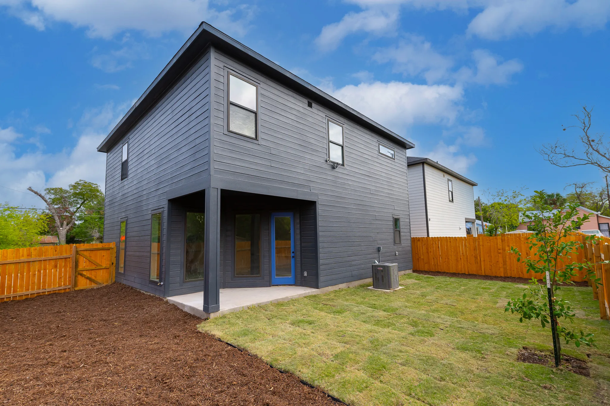 819 Saint James photo 37
