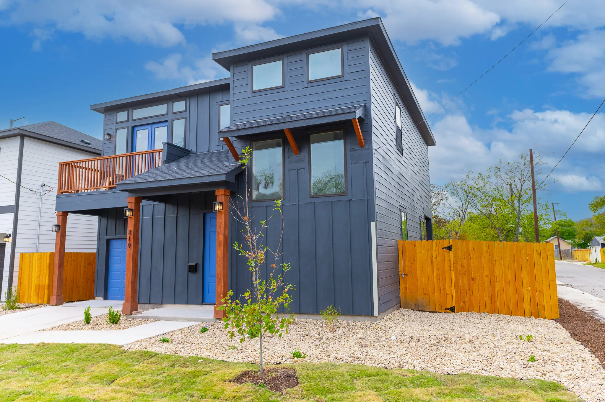 819 Saint James photo 41