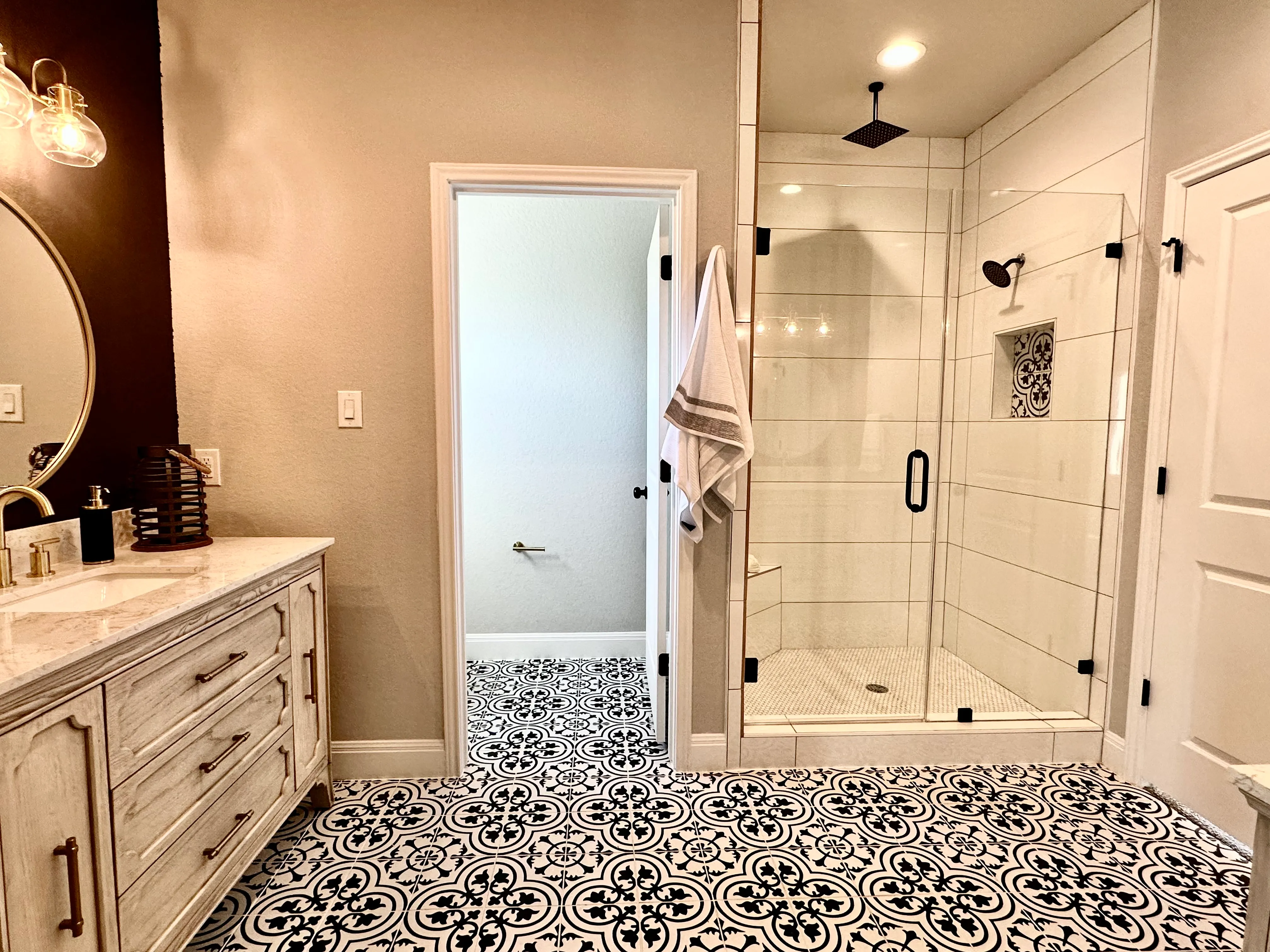 815 Saint James photo 6